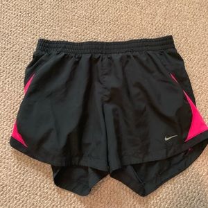 Nike women’s running shorts medium black and pink